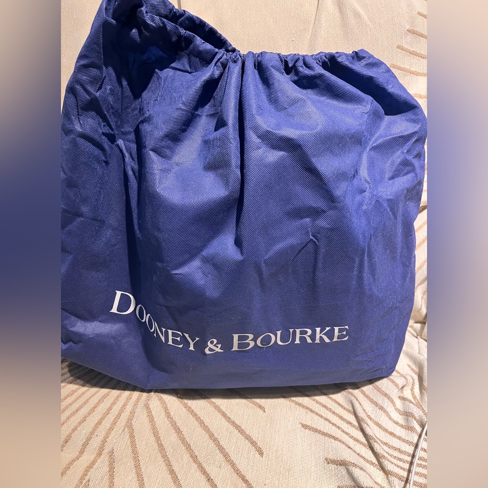 Dooney and Bourke Large Barlow bag and dust bag - Picture 9 of 16
